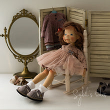 Load image into Gallery viewer, Laura, half a princess
