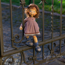 Load image into Gallery viewer, Laura, half a princess